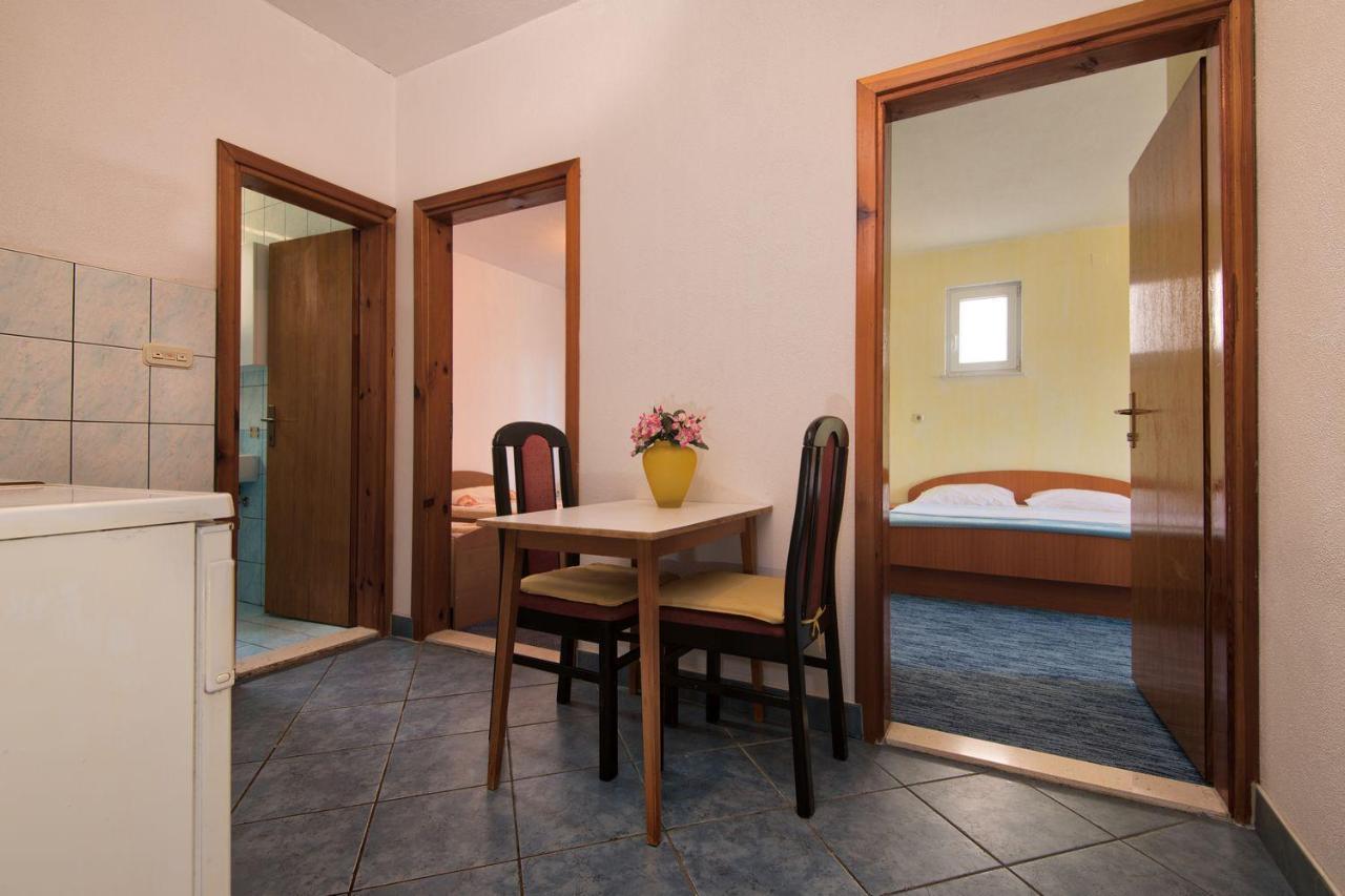 נאום Apartmani Jogunica מראה חיצוני תמונה